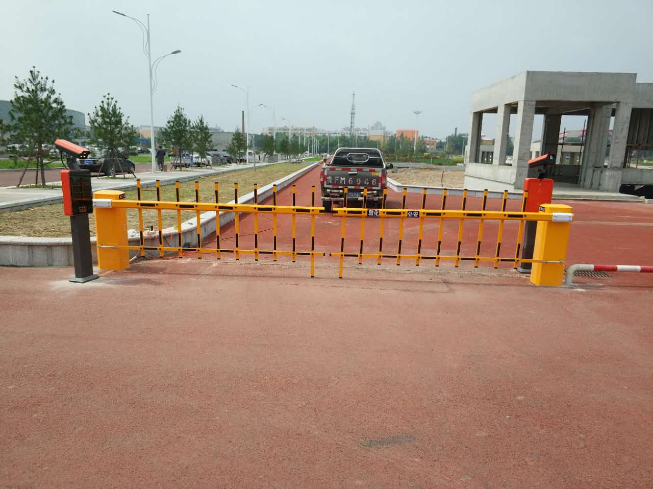 吉林省敦化市某機(jī)關(guān)單位車牌識別停車場