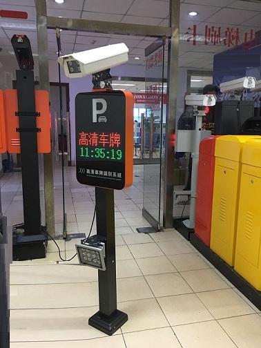 2行高檔車(chē)牌識(shí)別系統(tǒng)